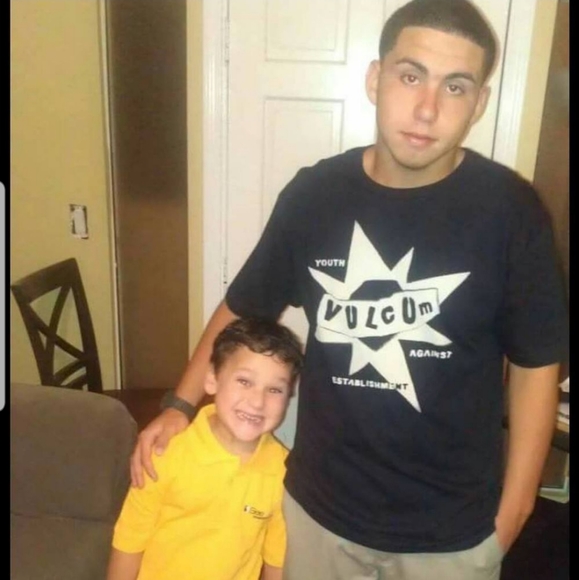 Meet your Posher, Noemi - Picture 2 of 2